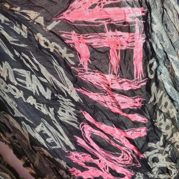 New York Graffitti Print Lightweight Scarf - Picture 5 of 8